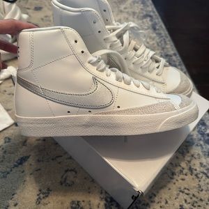SOLD***NEW Nike Blazer wmn size 6.5